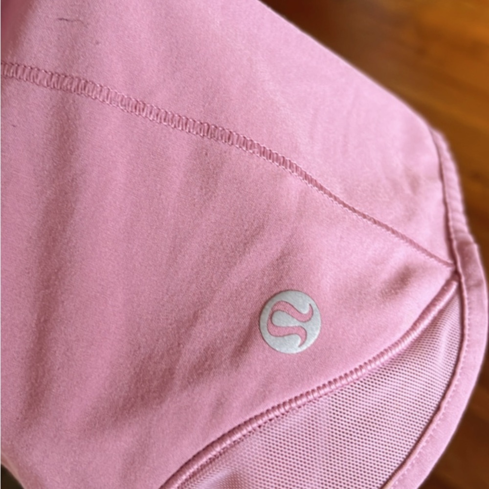 LULULEMON hotty hot short size 8!